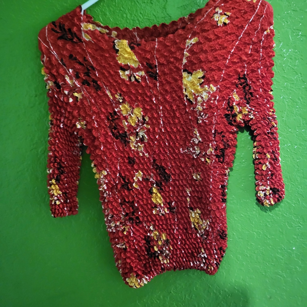Red Floral Popcorn Top